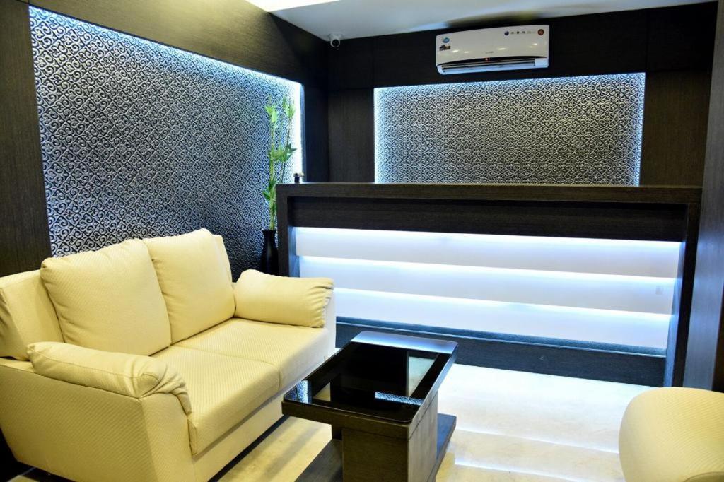 Pine Tree Boutique Hotel Chennai Esterno foto