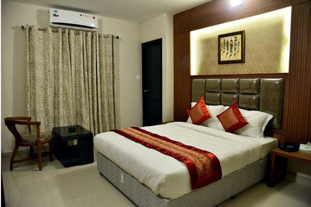 Pine Tree Boutique Hotel Chennai Esterno foto