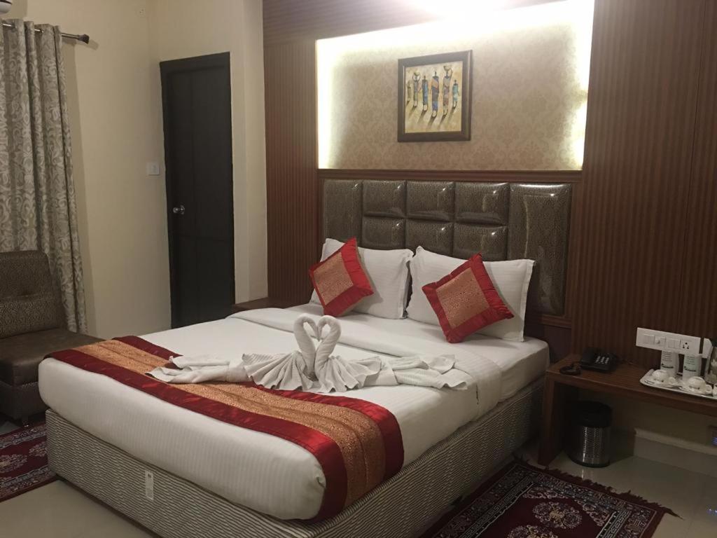 Pine Tree Boutique Hotel Chennai Esterno foto