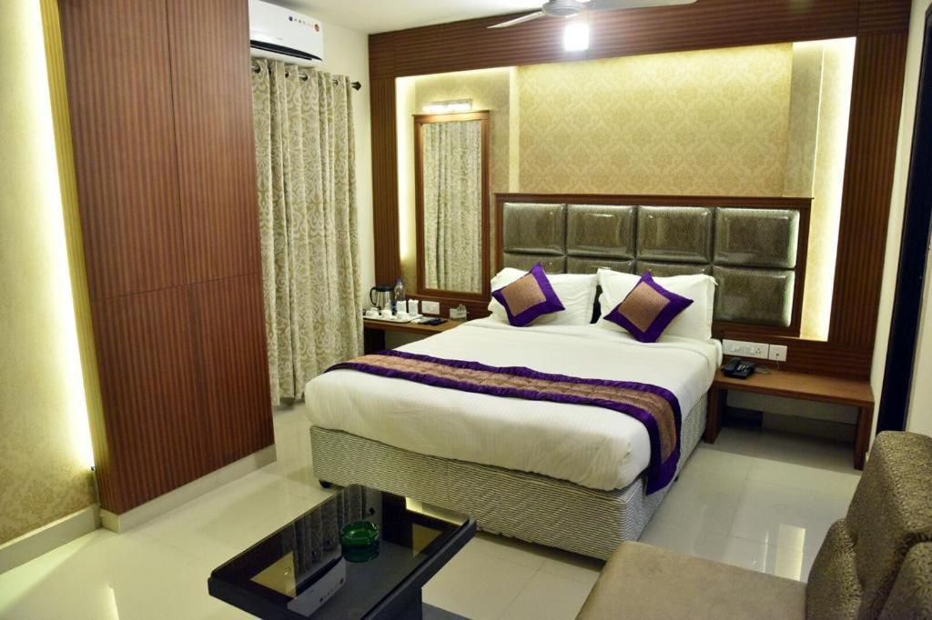 Pine Tree Boutique Hotel Chennai Esterno foto