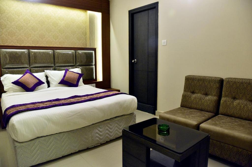 Pine Tree Boutique Hotel Chennai Esterno foto