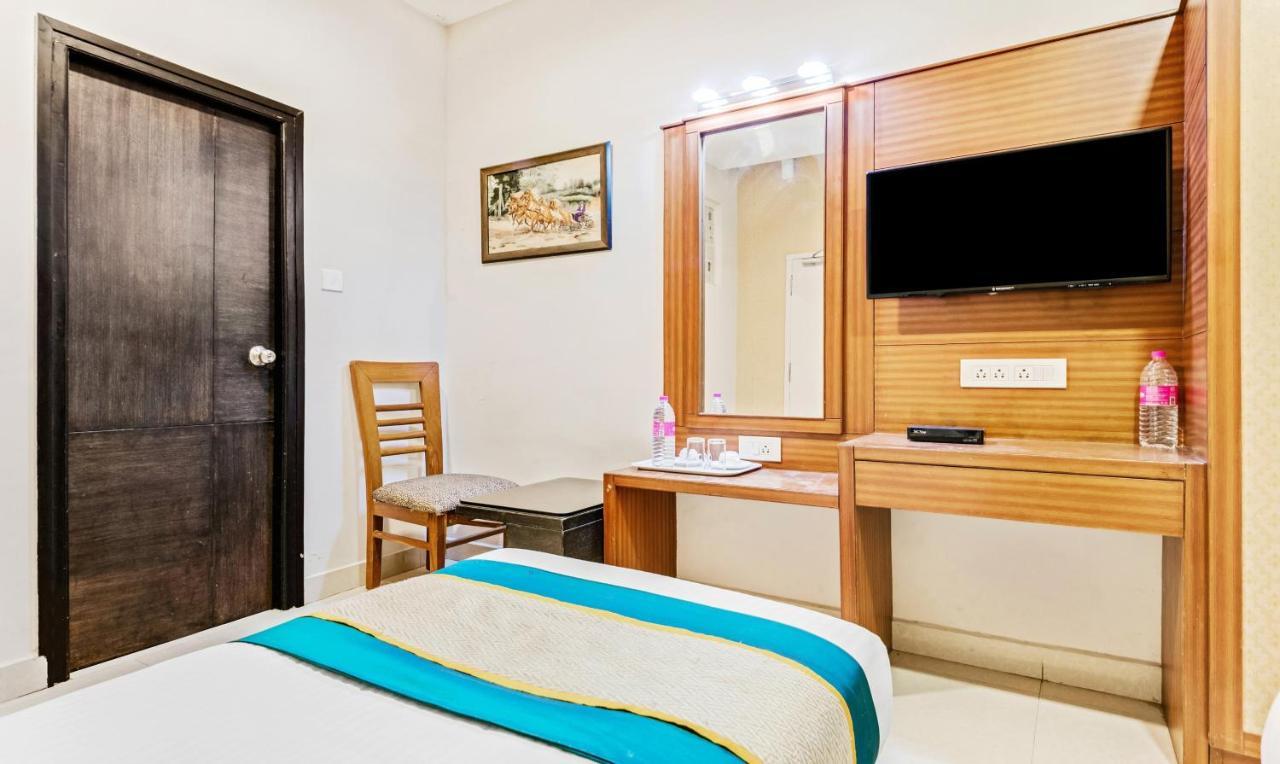 Pine Tree Boutique Hotel Chennai Esterno foto